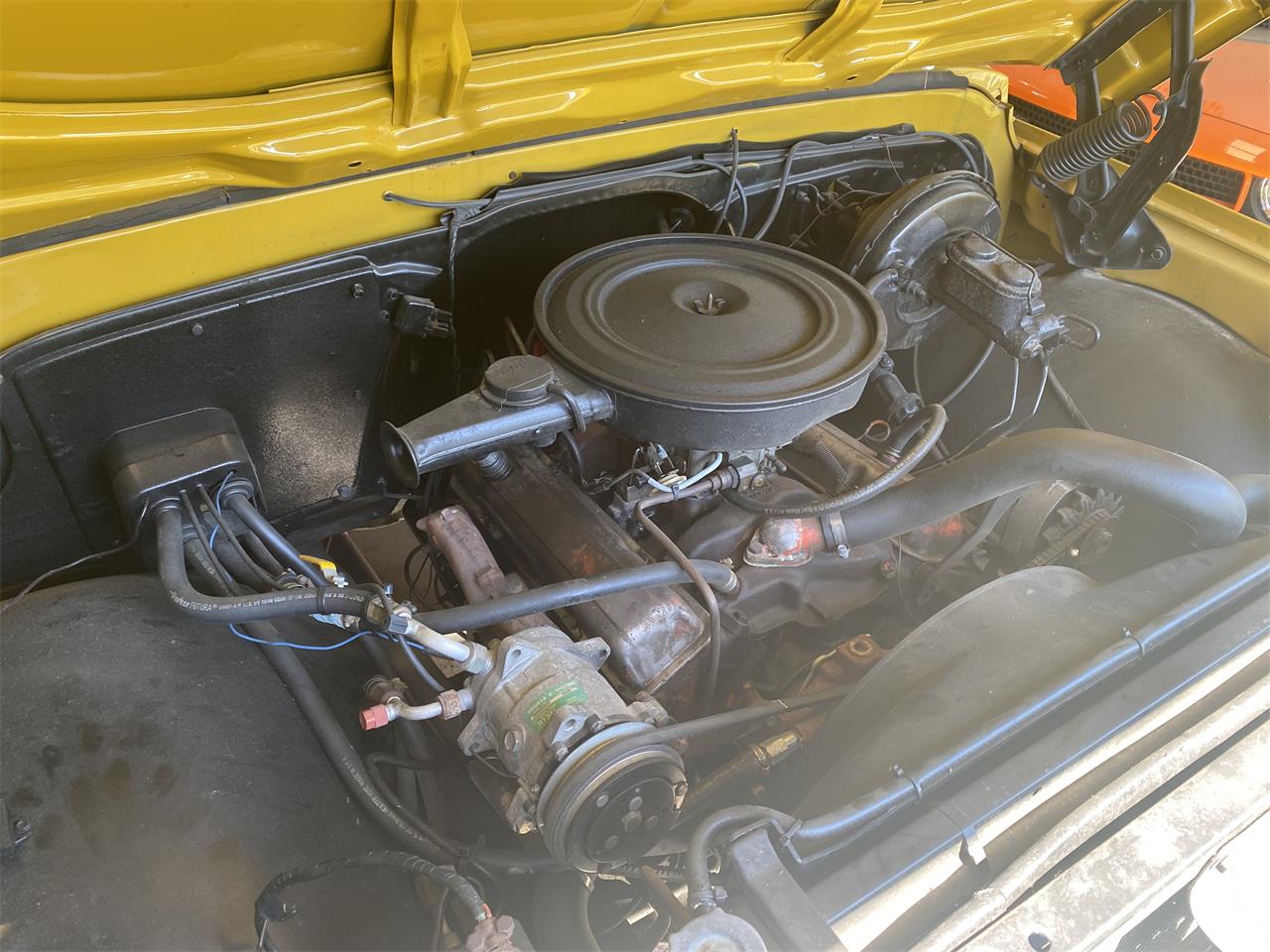 Chevrolet-C10-1970-Yellow-and-White-White-10