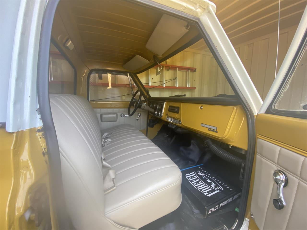 Chevrolet-C10-1970-Yellow-and-White-White-12