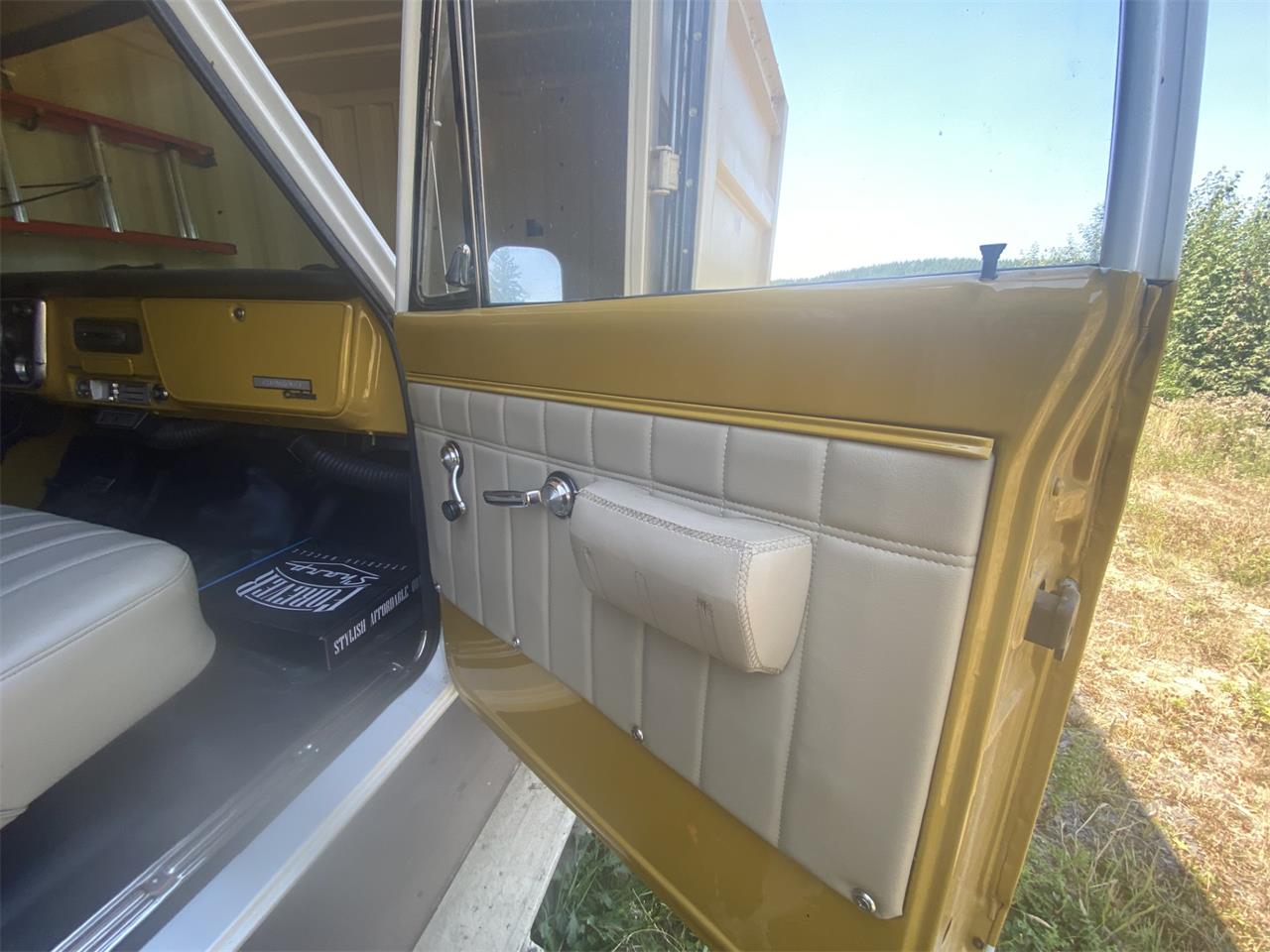 Chevrolet-C10-1970-Yellow-and-White-White-14