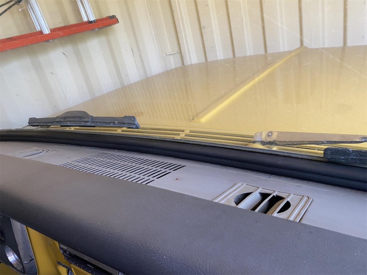 Chevrolet-C10-1970-Yellow-and-White-White-17