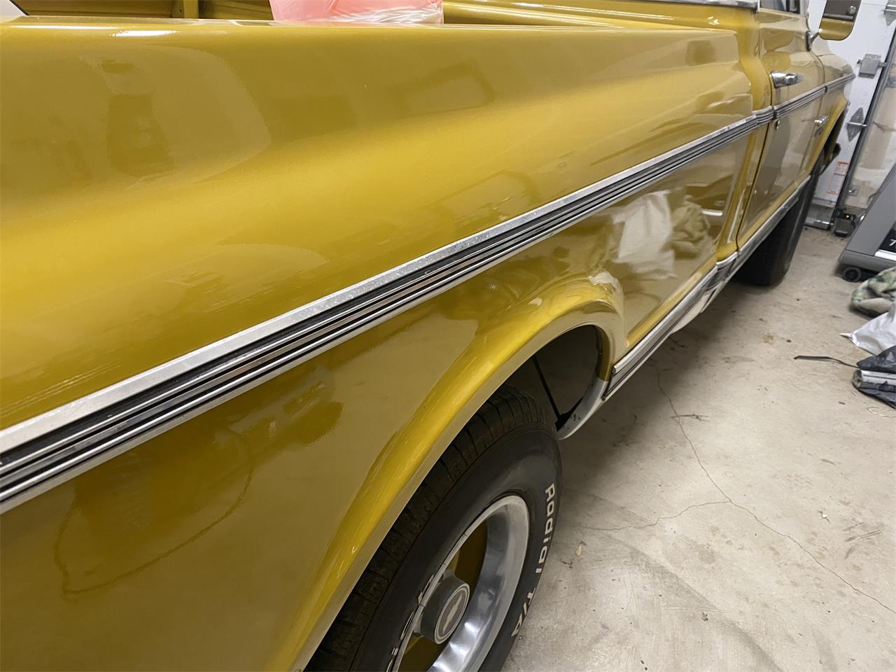 Chevrolet-C10-1970-Yellow-and-White-White-2