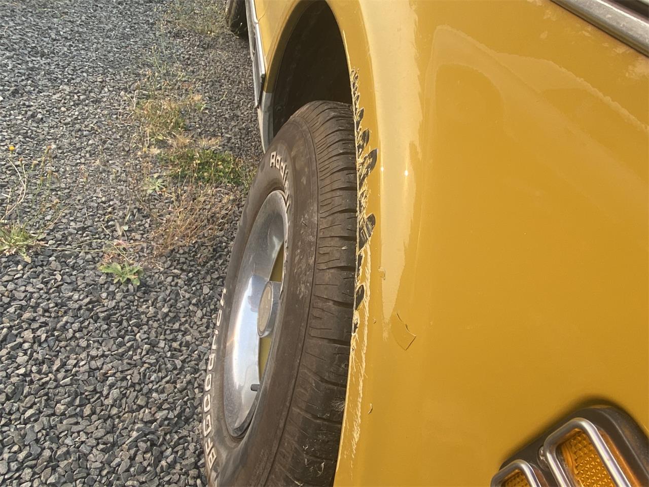 Chevrolet-C10-1970-Yellow-and-White-White-8