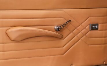 Chevrolet-C10-1971-Red-Metallic-Tan-11