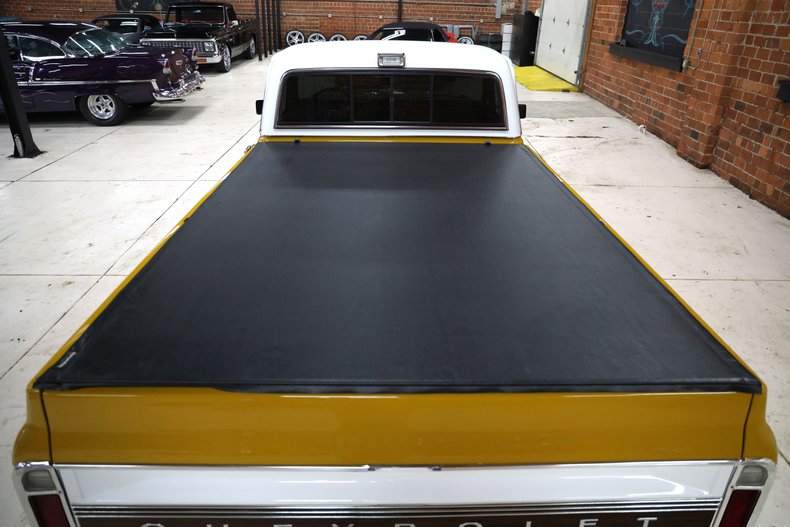 Chevrolet-C10-1972-Gold-Black-ampamp-Yellow-H-33