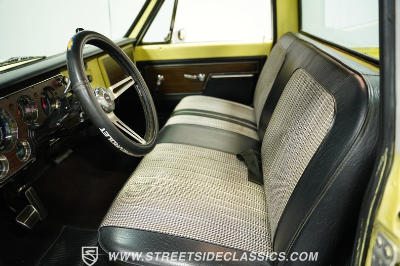 Chevrolet-C10-1972-Light-Yellow-Black-17