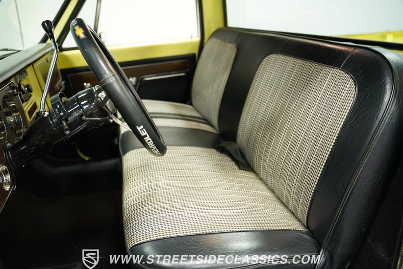 Chevrolet-C10-1972-Light-Yellow-Black-18