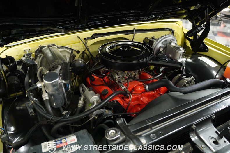 Chevrolet-C10-1972-Light-Yellow-Black-36