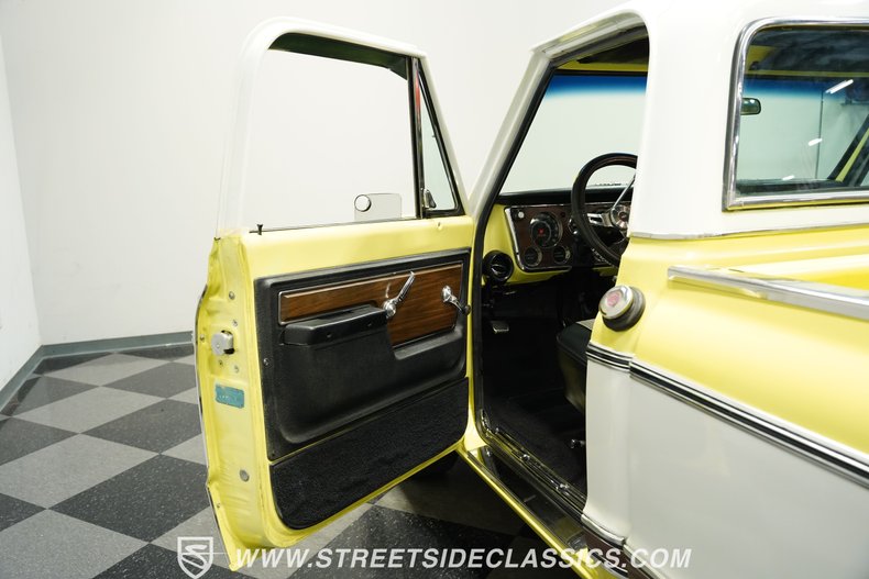 Chevrolet-C10-1972-Light-Yellow-Black-37