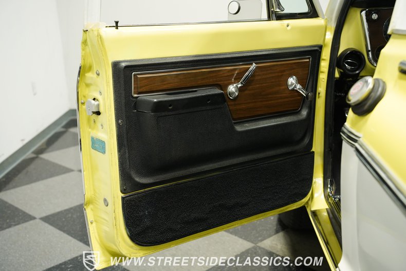Chevrolet-C10-1972-Light-Yellow-Black-38