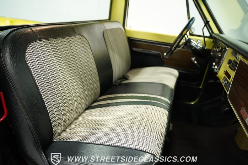 Chevrolet-C10-1972-Light-Yellow-Black-47