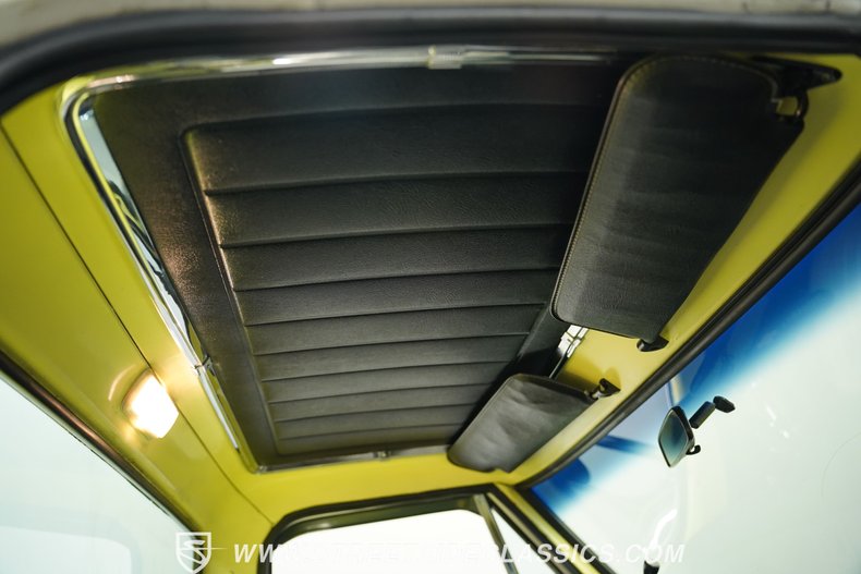 Chevrolet-C10-1972-Light-Yellow-Black-48