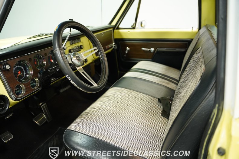 Chevrolet-C10-1972-Light-Yellow-Black-8