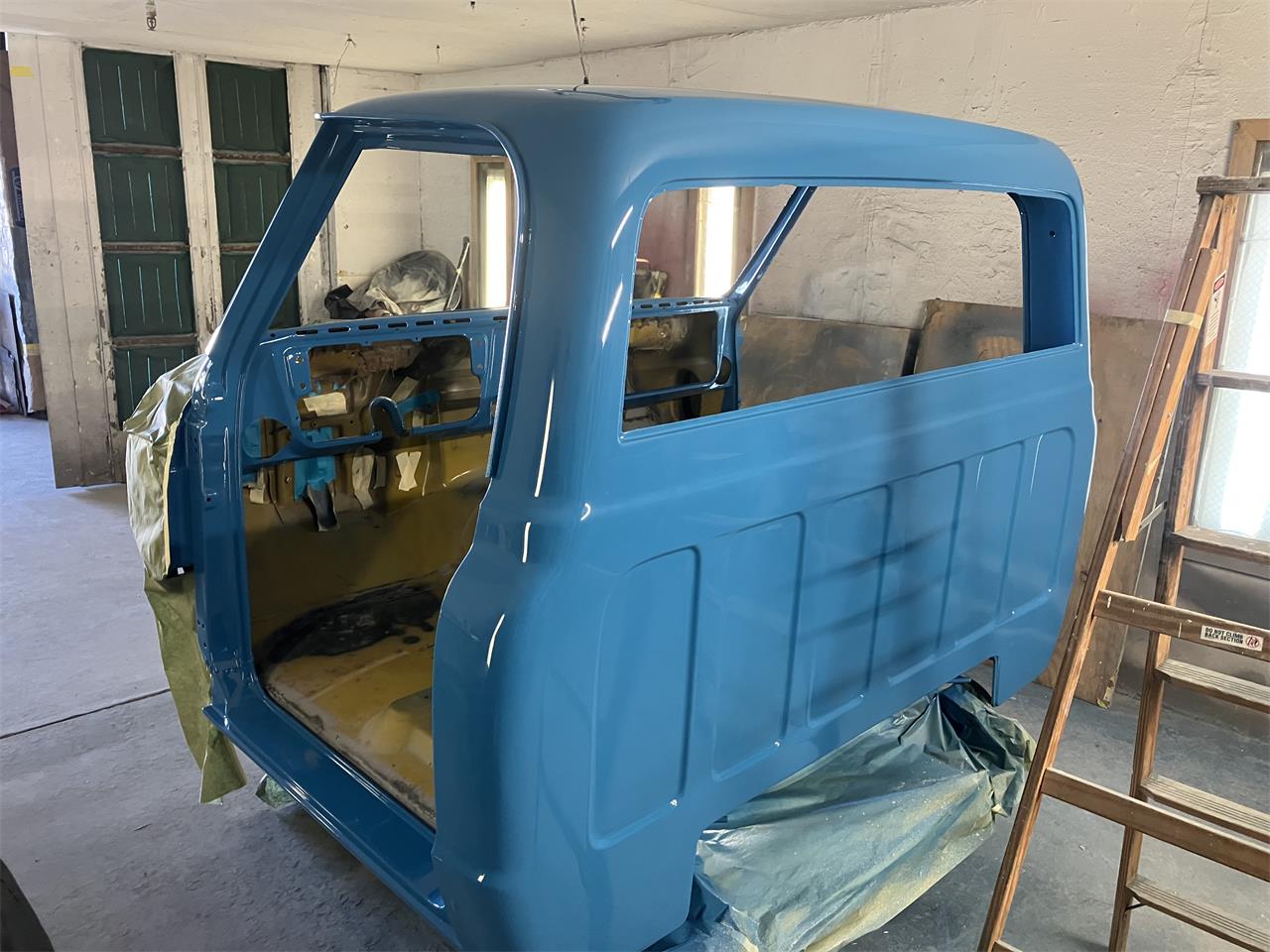 Chevrolet-C10-1972-STOCK-1972-C10-Blue-Black-and-Grey-32