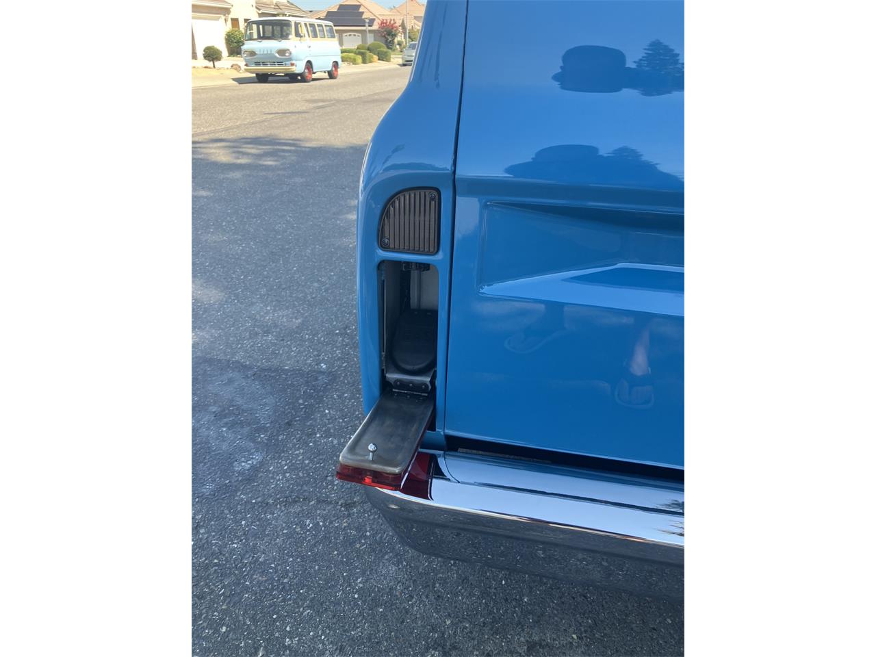 Chevrolet-C10-1972-STOCK-1972-C10-Blue-Black-and-Grey-56