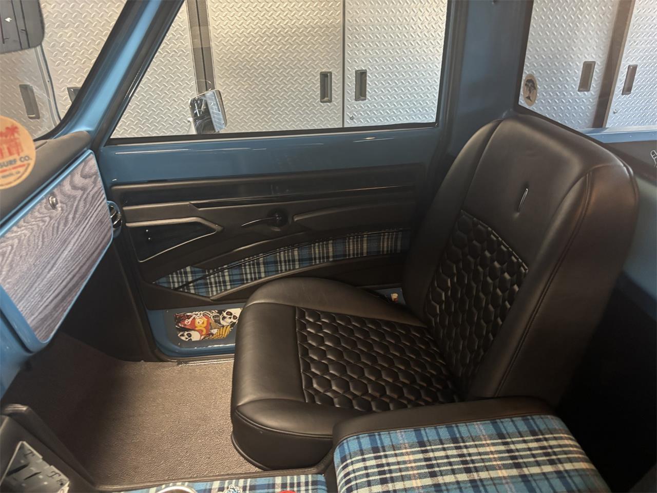 Chevrolet-C10-1972-STOCK-1972-C10-Blue-Black-and-Grey-60