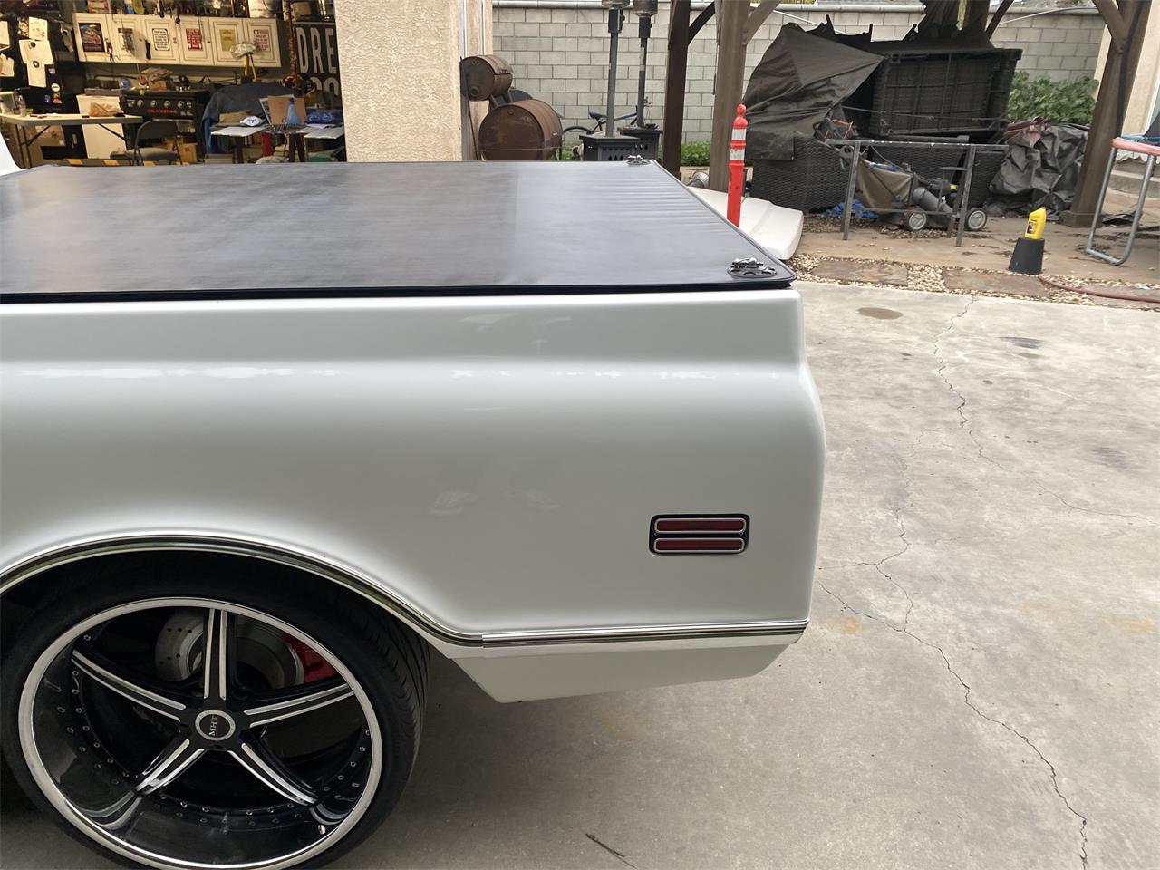 Chevrolet-C10-1972-White-Black-10