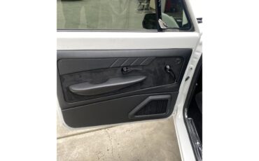 Chevrolet-C10-1972-White-Black-12