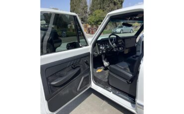 Chevrolet-C10-1972-White-Black-13