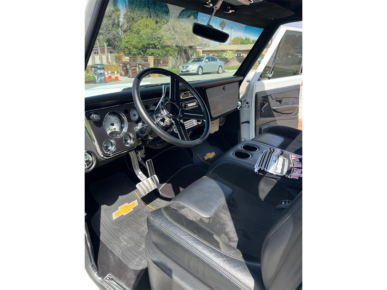 Chevrolet-C10-1972-White-Black-14