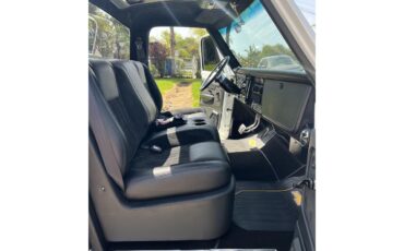 Chevrolet-C10-1972-White-Black-17