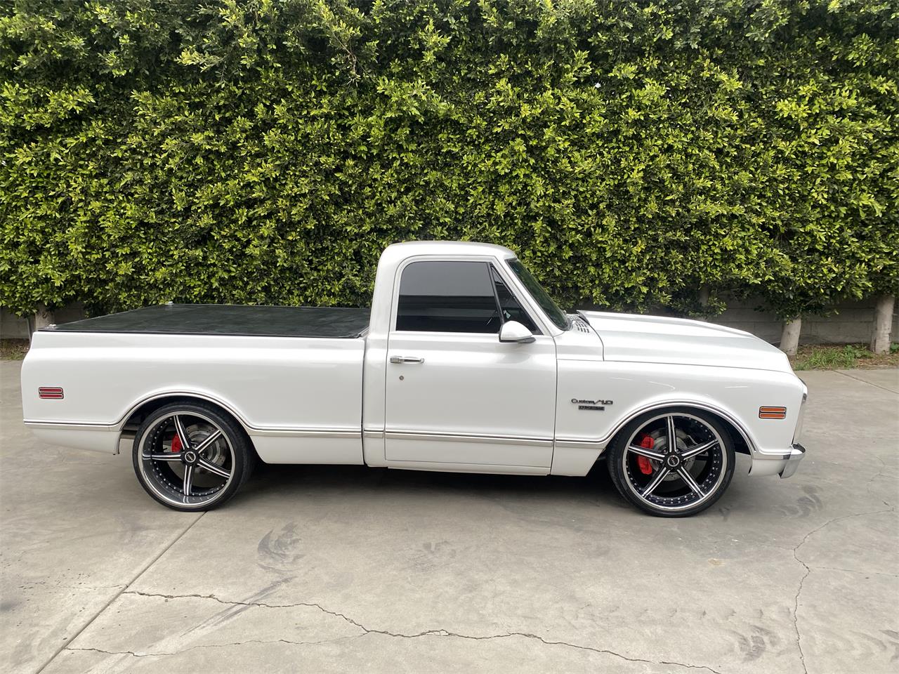 Chevrolet-C10-1972-White-Black-2