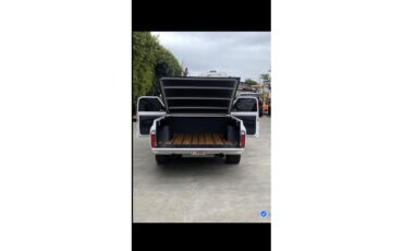 Chevrolet-C10-1972-White-Black-22