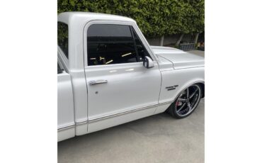 Chevrolet-C10-1972-White-Black-4