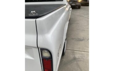Chevrolet-C10-1972-White-Black-5