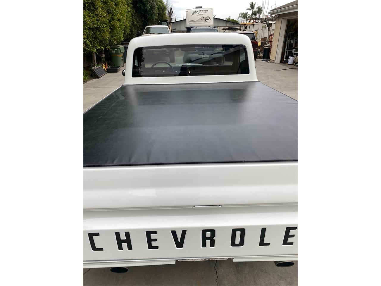 Chevrolet-C10-1972-White-Black-6