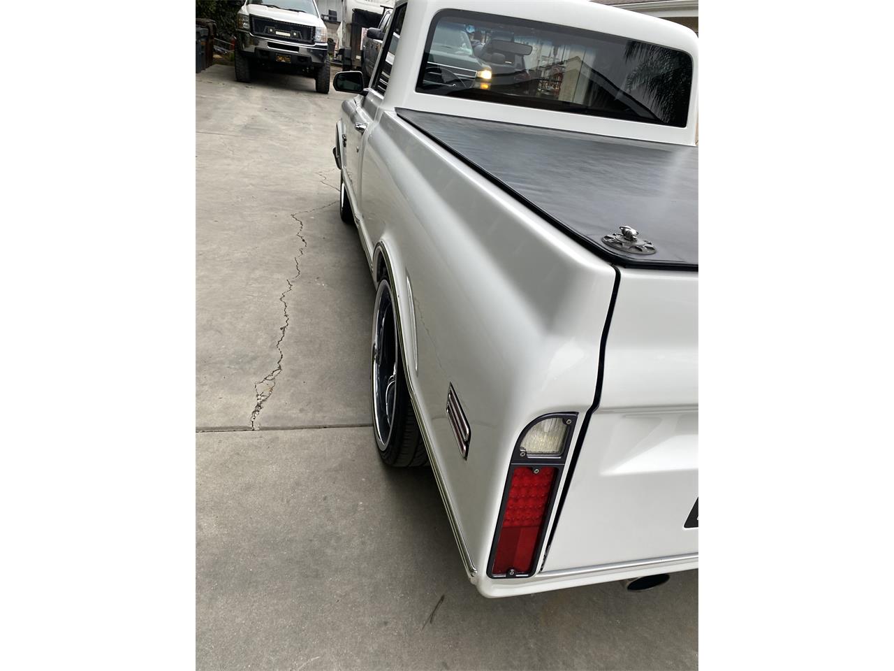 Chevrolet-C10-1972-White-Black-7
