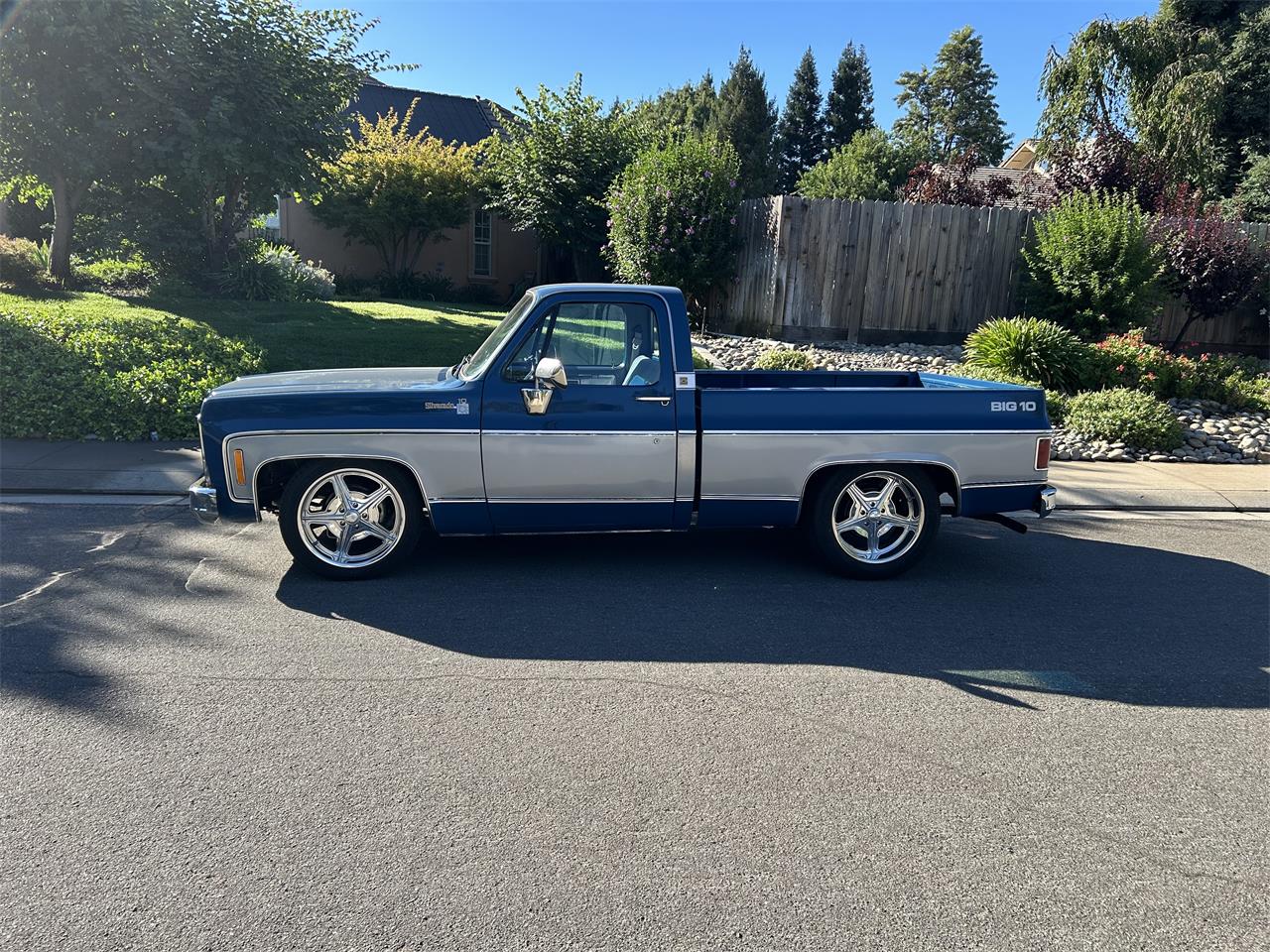 Chevrolet-C10-1979-blue-and-silver-grey-1