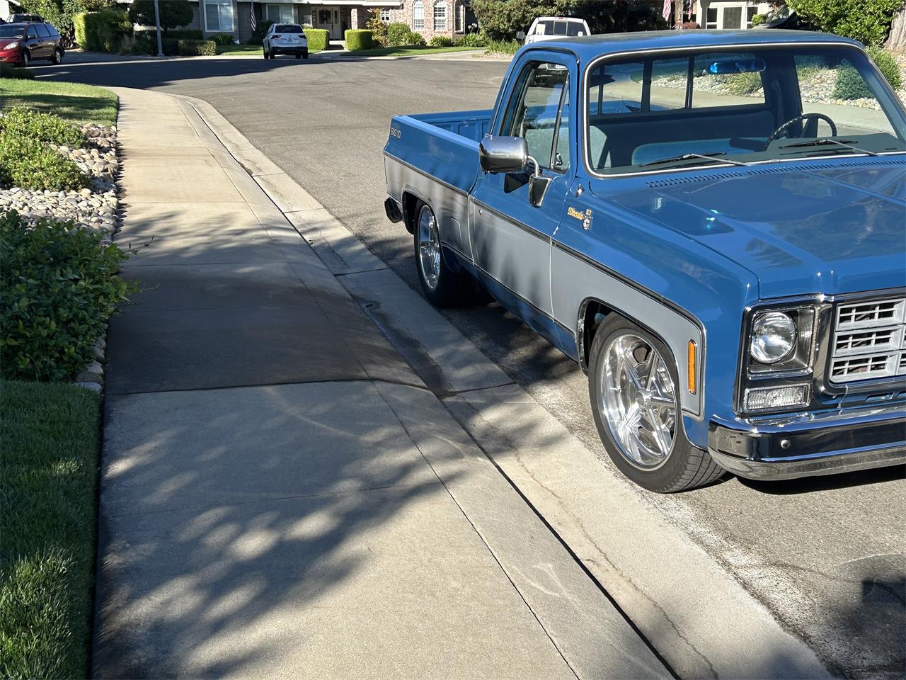 Chevrolet-C10-1979-blue-and-silver-grey-4