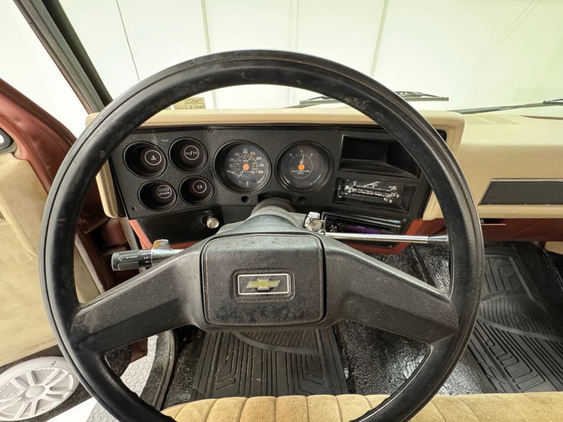 Chevrolet-C10-1986-Brown-Beige-48