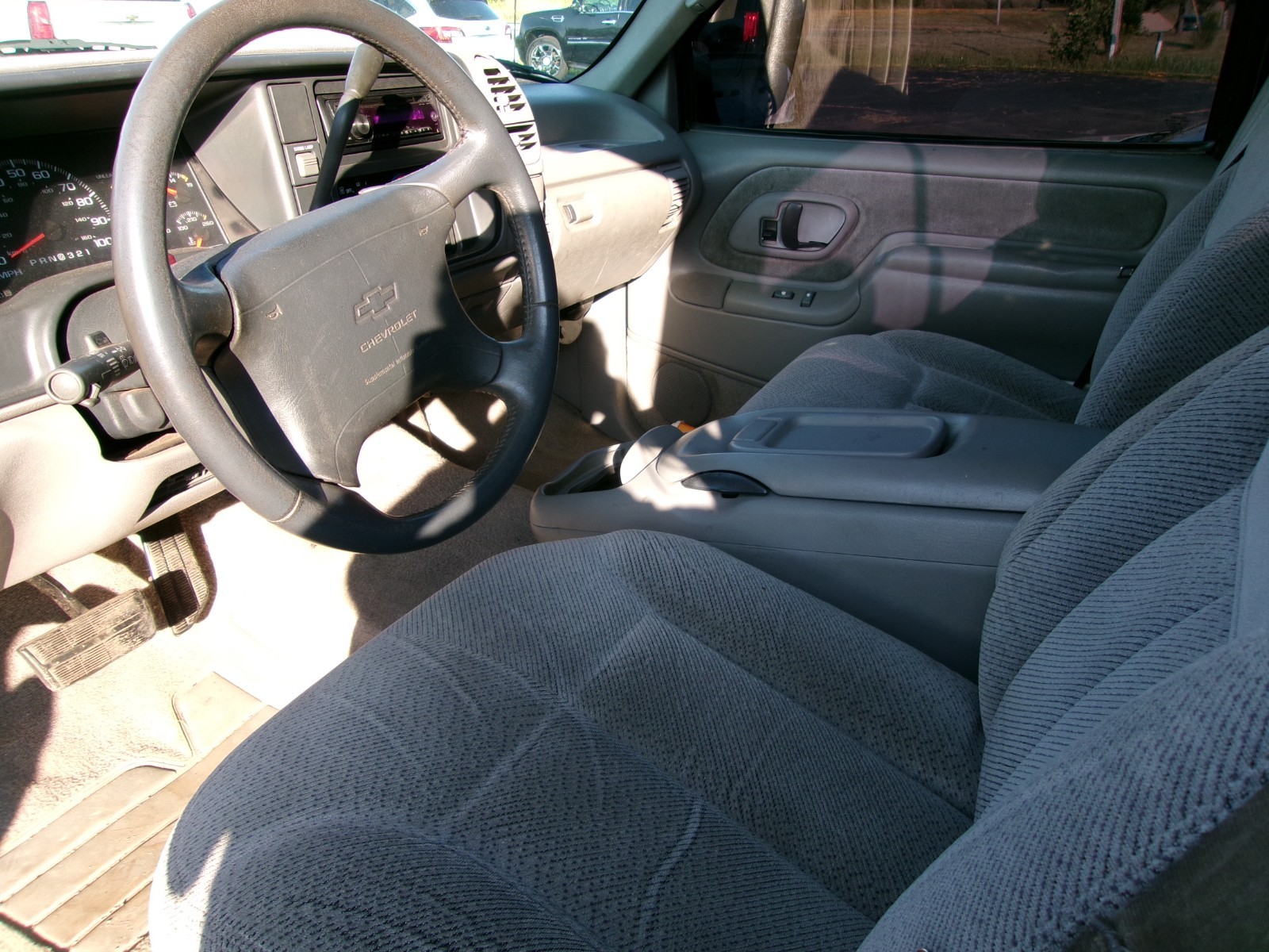 Chevrolet-CK-Pickup-1500-1996-Standard-Cab-Pickup-4