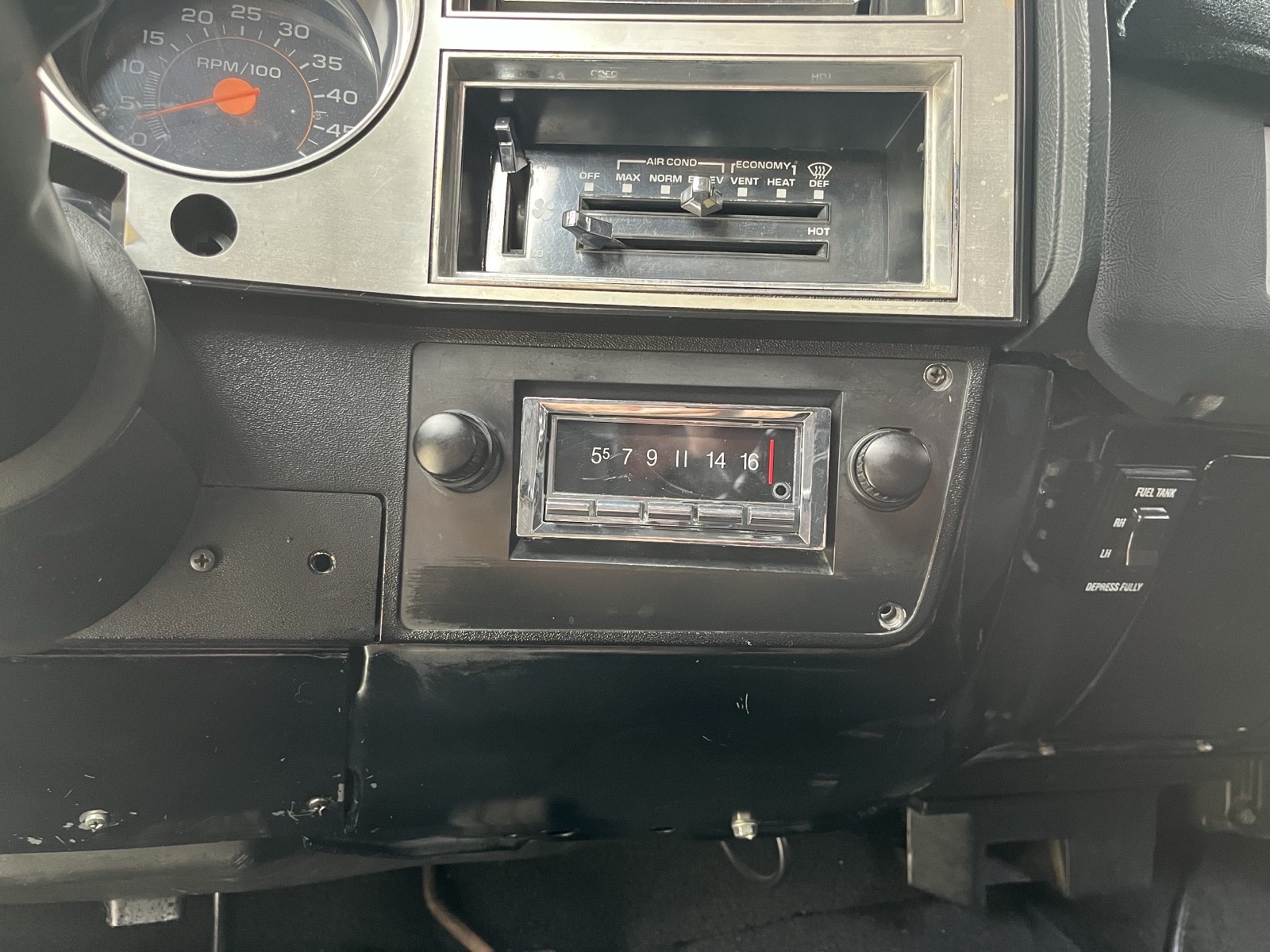 Chevrolet-CK-Pickup-3500-1983-Standard-Cab-Pickup-21