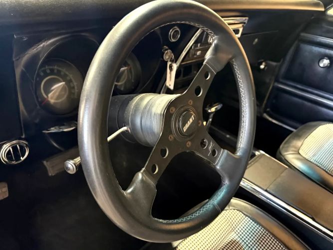 Chevrolet-Camaro-1967-Butternut-Yellow-Black-Vinyl-11