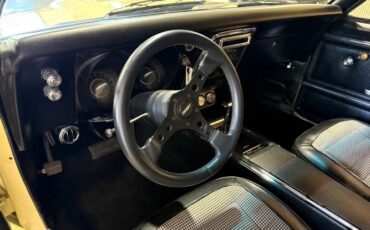 Chevrolet-Camaro-1967-Butternut-Yellow-Black-Vinyl-12