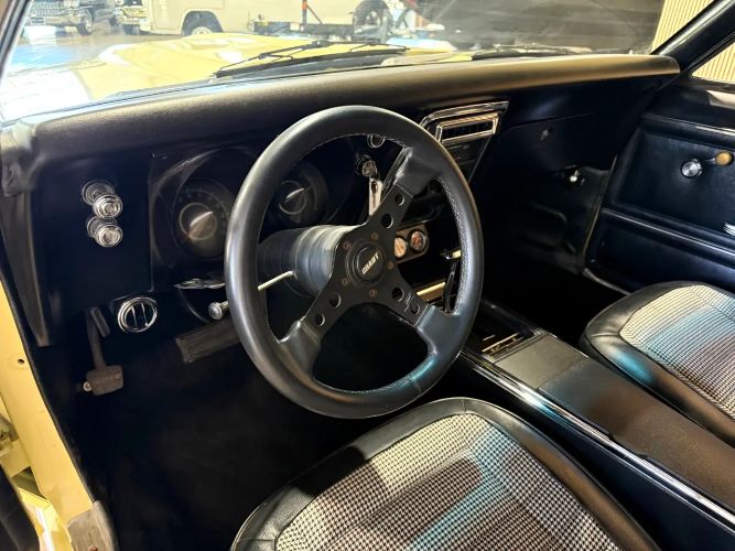 Chevrolet-Camaro-1967-Butternut-Yellow-Black-Vinyl-12