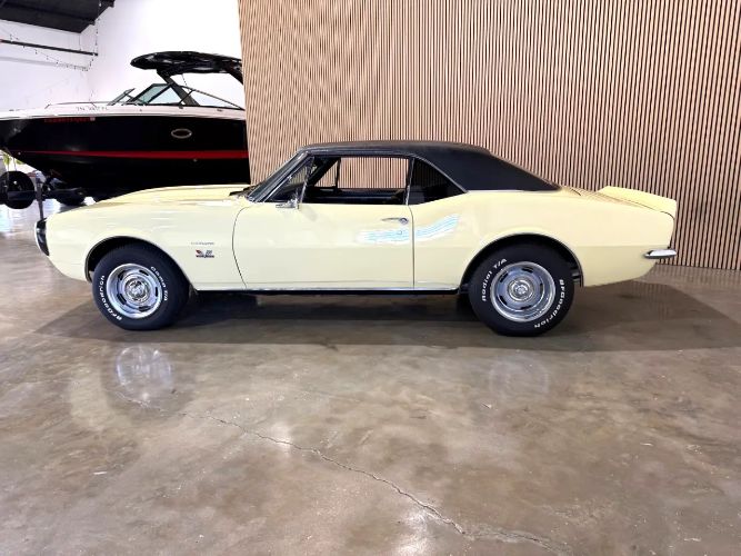 Chevrolet-Camaro-1967-Butternut-Yellow-Black-Vinyl-14