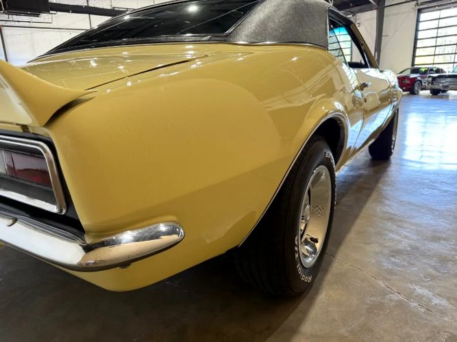 Chevrolet-Camaro-1967-Butternut-Yellow-Black-Vinyl-16