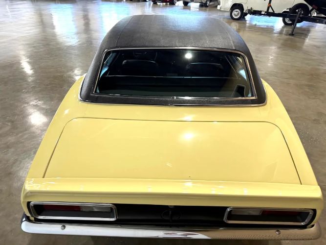 Chevrolet-Camaro-1967-Butternut-Yellow-Black-Vinyl-17