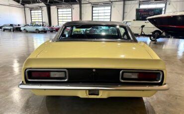 Chevrolet-Camaro-1967-Butternut-Yellow-Black-Vinyl-2
