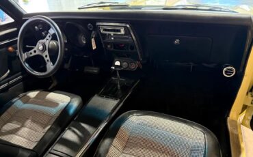 Chevrolet-Camaro-1967-Butternut-Yellow-Black-Vinyl-5