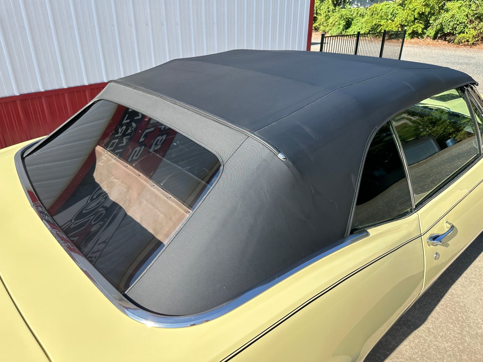 Chevrolet-Camaro-1967-Convertible-14