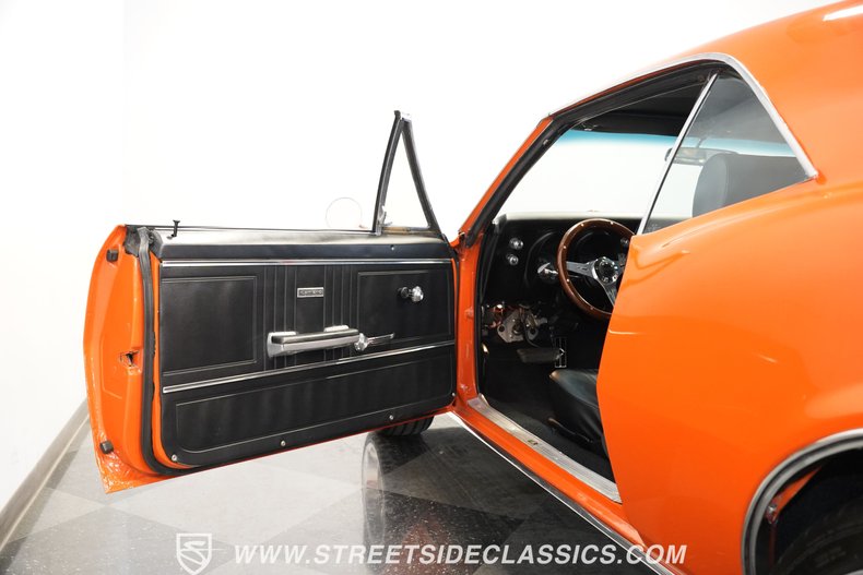 Chevrolet-Camaro-1967-Orange-Black-36