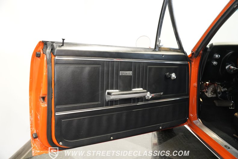 Chevrolet-Camaro-1967-Orange-Black-37