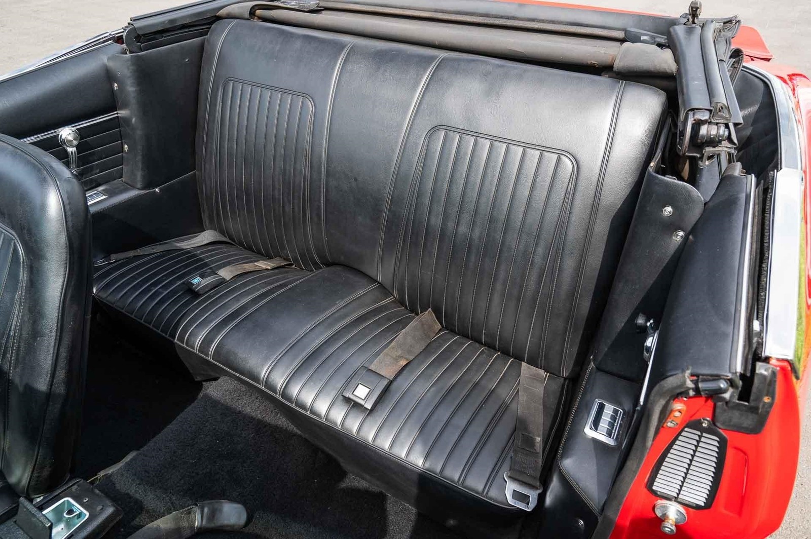 Chevrolet-Camaro-1968-2-Door-13
