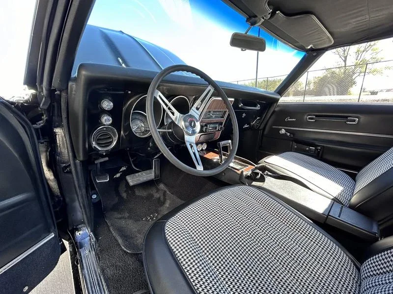Chevrolet-Camaro-1968-Black-Black-1