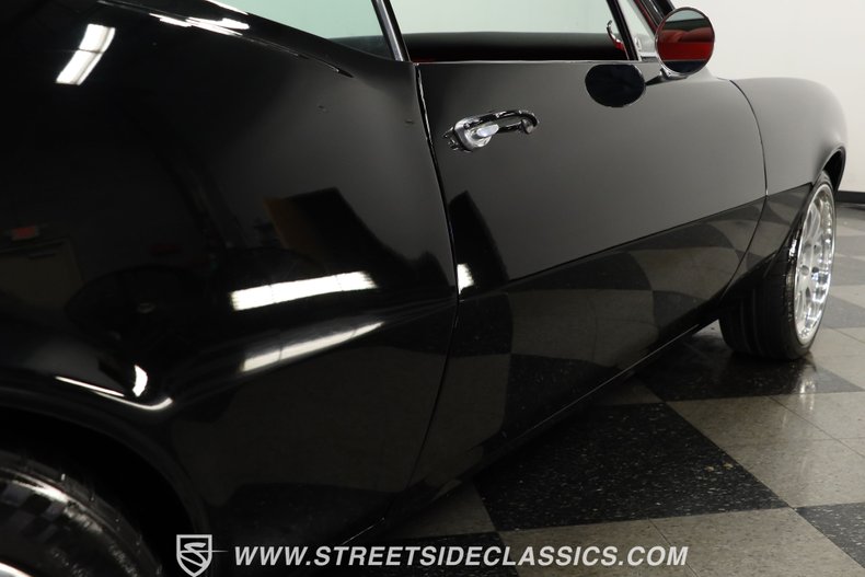 Chevrolet-Camaro-1968-Black-Red-25