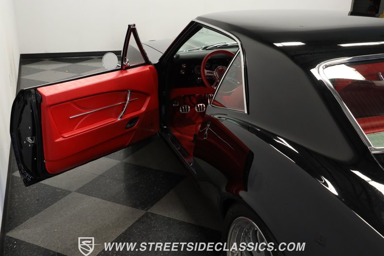 Chevrolet-Camaro-1968-Black-Red-29